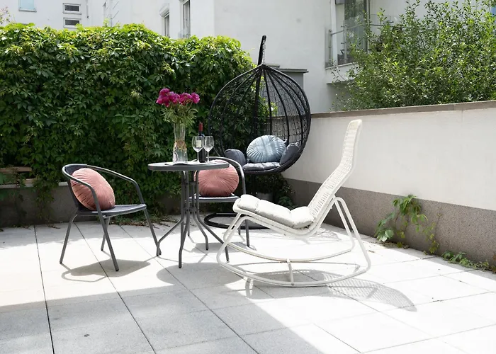 Watermelon Apartment With Parking City Center Apartament