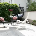 Watermelon Apartment With Parking City Center Apartman